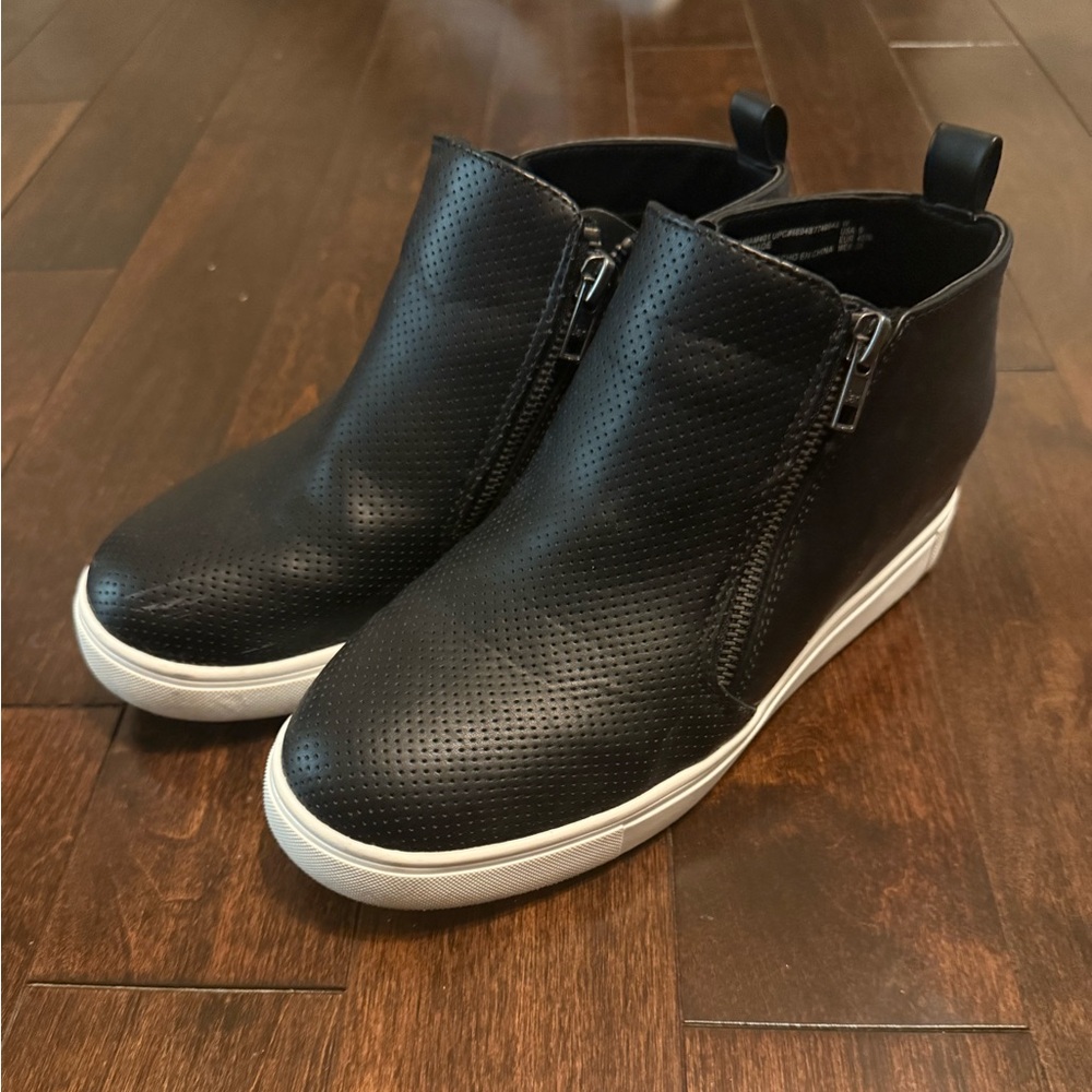 Time and Tru Black Perforated High-Top Sneakers 9 Wide